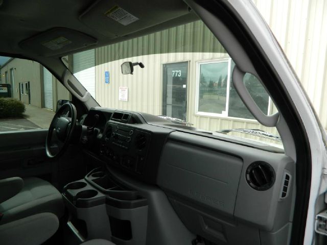 2010 Ford Econoline Wagon 2dr Cpe V6 Manual GT