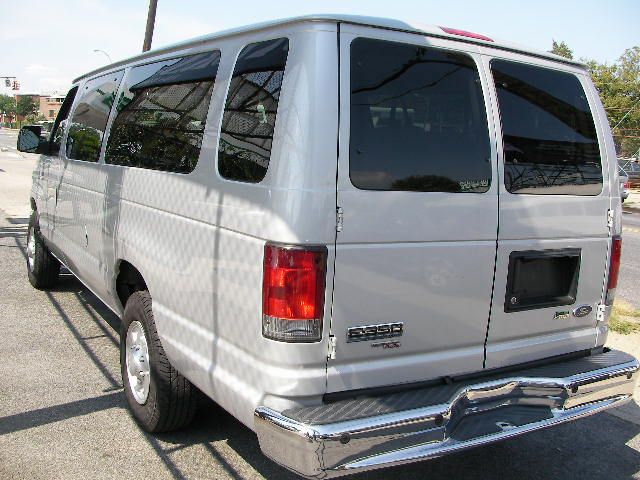 2010 Ford Econoline Wagon Z71, 4X4, LS, XCAB