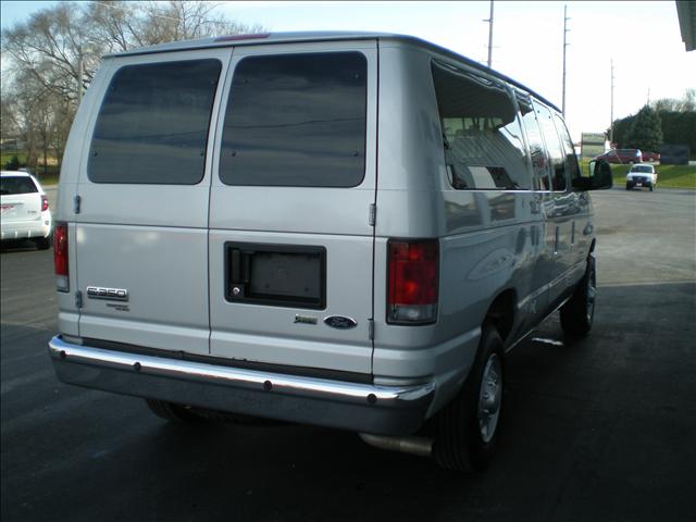 2010 Ford Econoline Wagon ESi