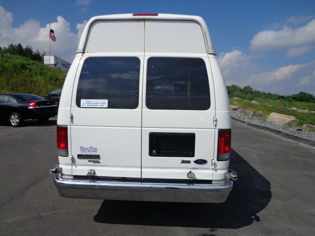 2010 Ford Econoline Wagon Z71, 4X4, LS, XCAB