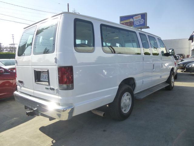 2011 Ford Econoline Wagon Z71, 4X4, LS, XCAB