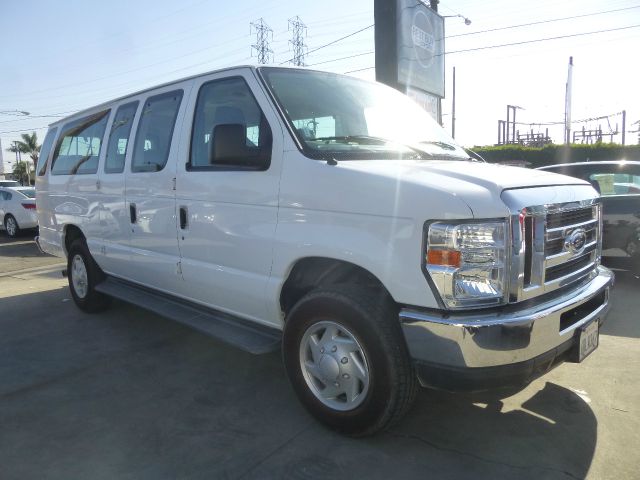 2011 Ford Econoline Wagon Z71, 4X4, LS, XCAB