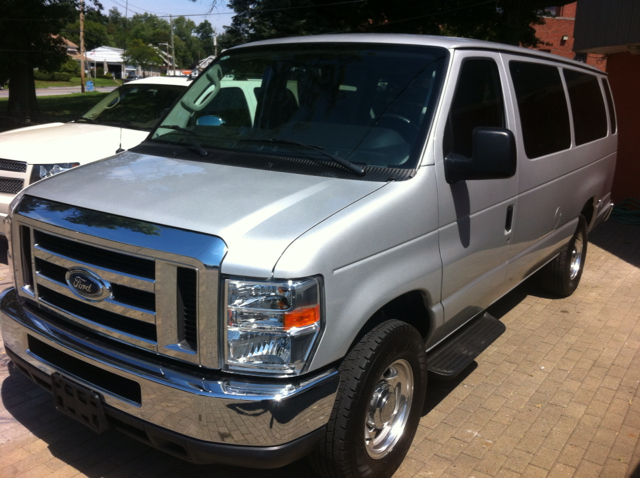 2011 Ford Econoline Wagon Z71, 4X4, LS, XCAB