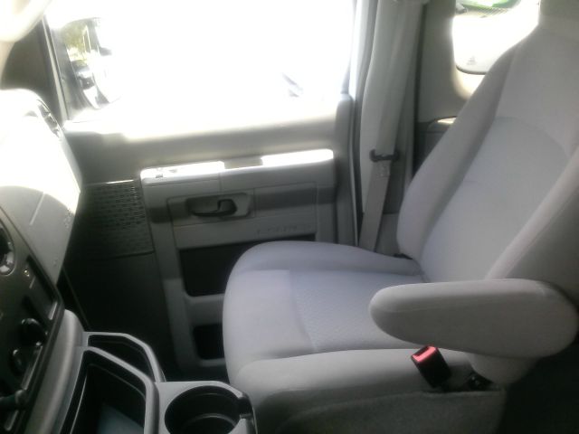 2012 Ford Econoline Wagon 2dr Cpe V6 Manual GT