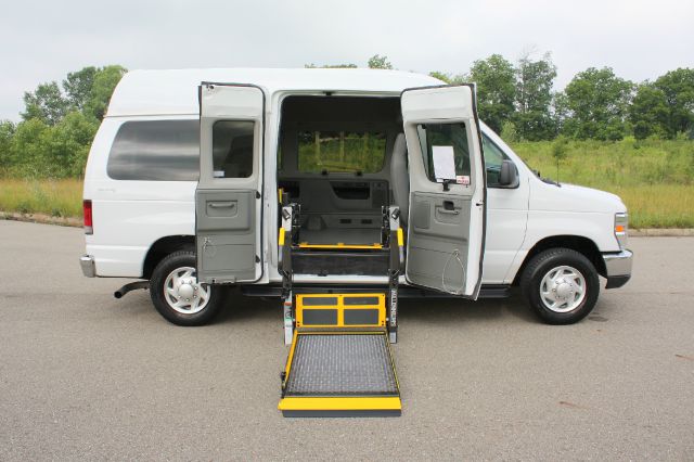 2012 Ford Econoline Wagon 2dr Cpe V6 Manual GT