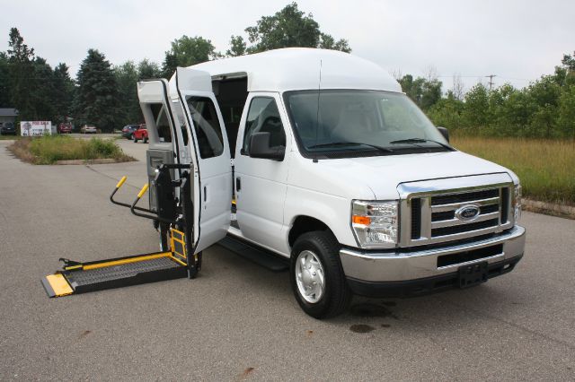 2012 Ford Econoline Wagon 2dr Cpe V6 Manual GT
