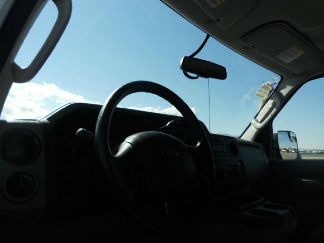 2013 Ford Econoline Wagon 2dr Cpe V6 Manual GT