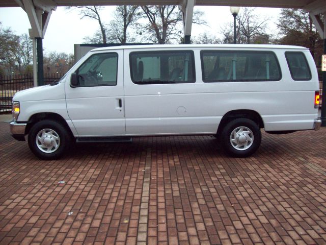 2013 Ford Econoline Wagon Z71, 4X4, LS, XCAB