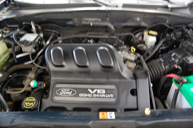 2002 Ford Escape ESi