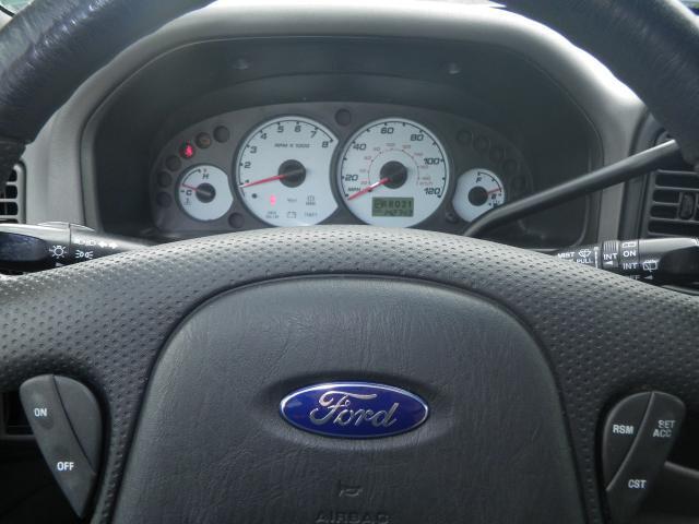 2002 Ford Escape ESi