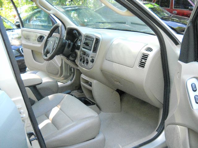 2003 Ford Escape 4dr Sdn LE V6 Auto