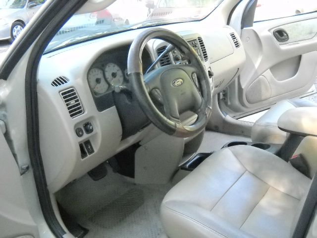 2003 Ford Escape 4dr Sdn LE V6 Auto