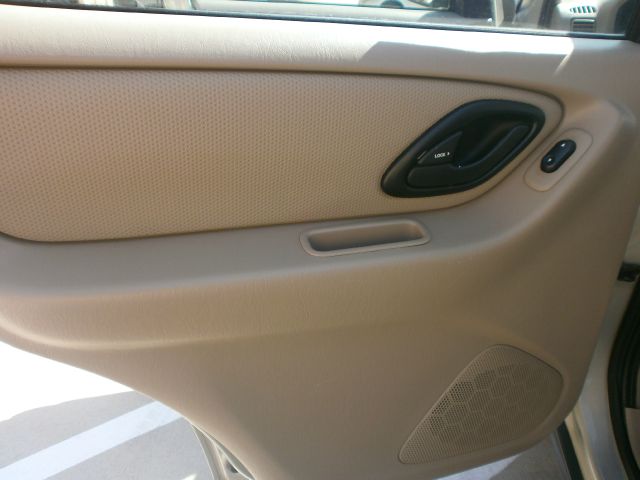 2003 Ford Escape Reg Cab 159.5 WB C5B