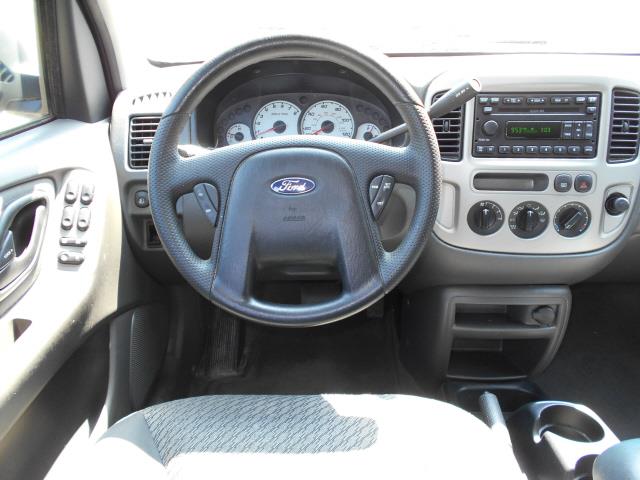2003 Ford Escape ESi