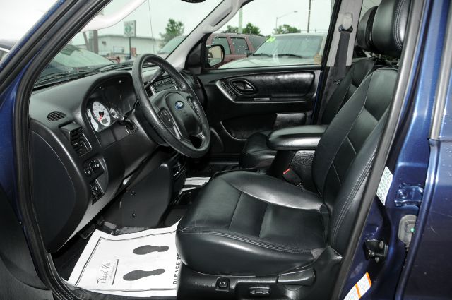 2003 Ford Escape Super