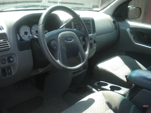 2003 Ford Escape 4dr Sdn 2.4L FWD