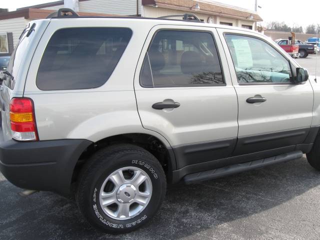 2004 Ford Escape ESi