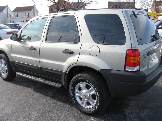 2004 Ford Escape ESi