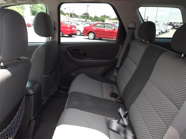 2004 Ford Escape ESi