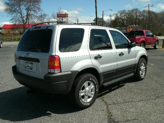 2004 Ford Escape ESi
