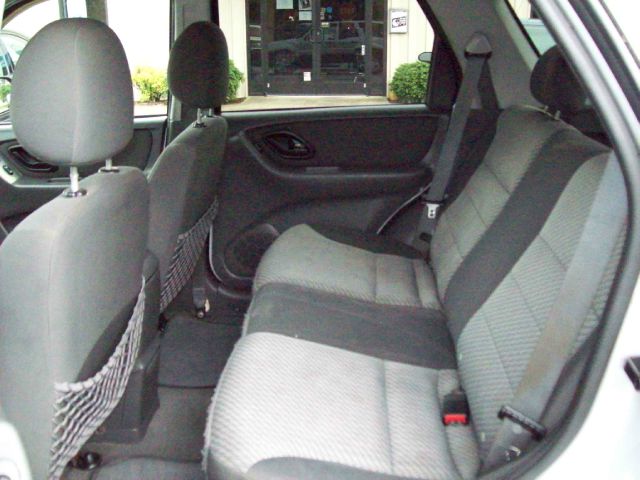 2004 Ford Escape ESi