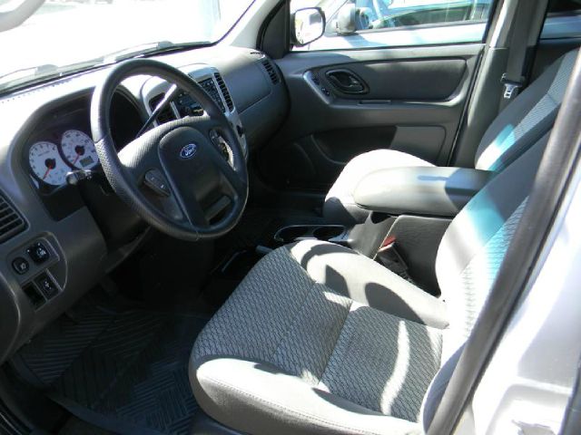 2004 Ford Escape ESi