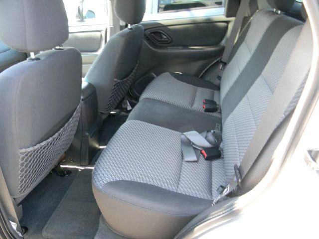 2004 Ford Escape ESi