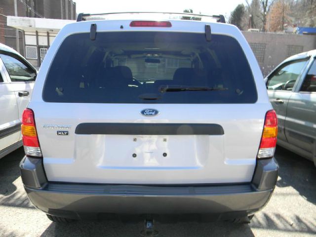 2004 Ford Escape ESi