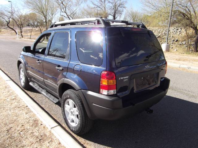 2004 Ford Escape ESi