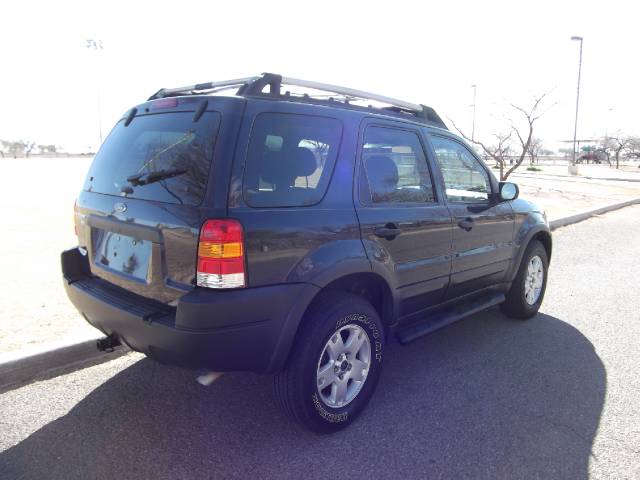 2004 Ford Escape ESi