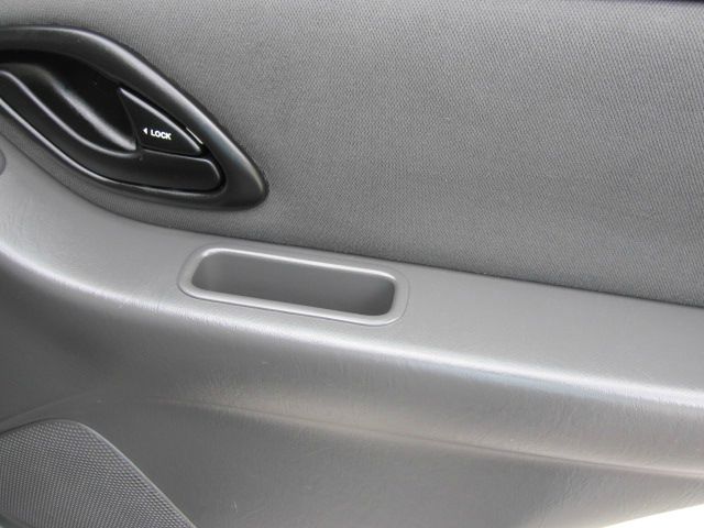 2004 Ford Escape ESi