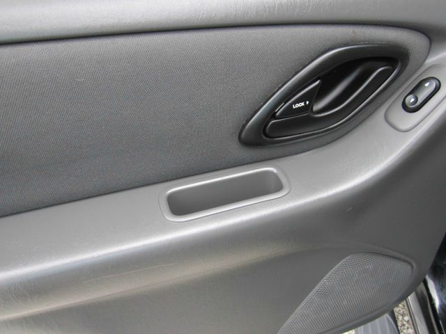 2004 Ford Escape ESi