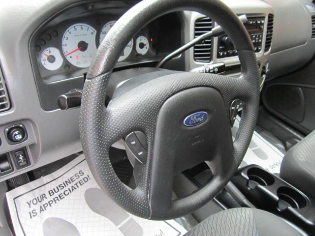 2004 Ford Escape ESi