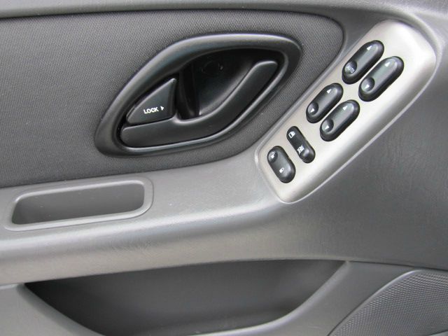 2004 Ford Escape ESi