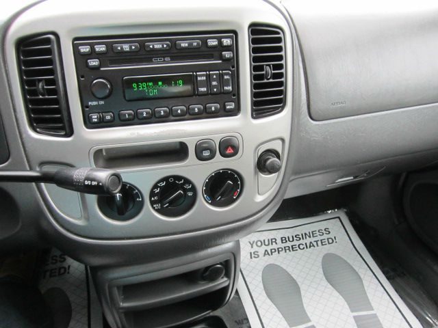2004 Ford Escape ESi