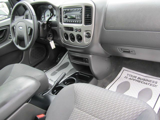 2004 Ford Escape ESi