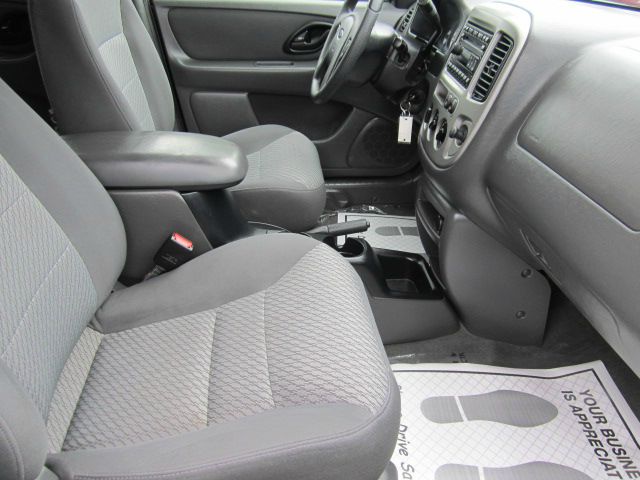 2004 Ford Escape ESi