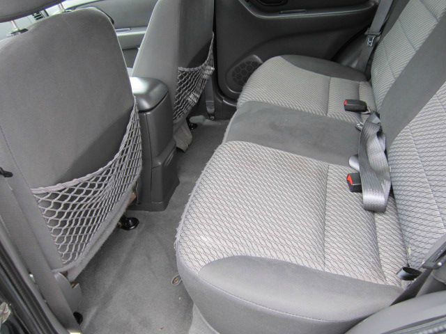 2004 Ford Escape ESi