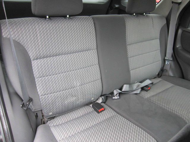 2004 Ford Escape ESi
