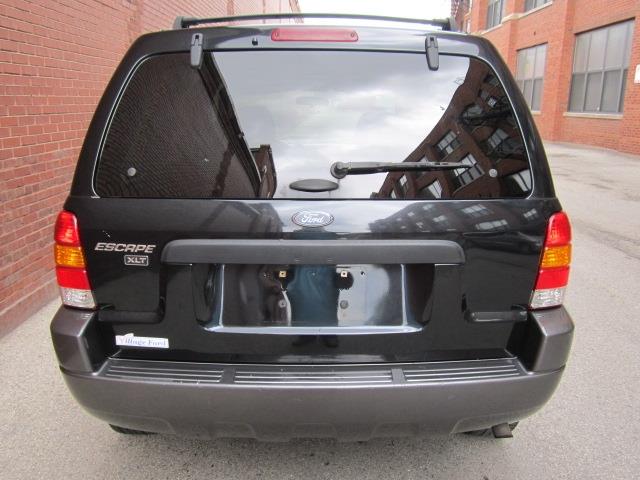2004 Ford Escape ESi