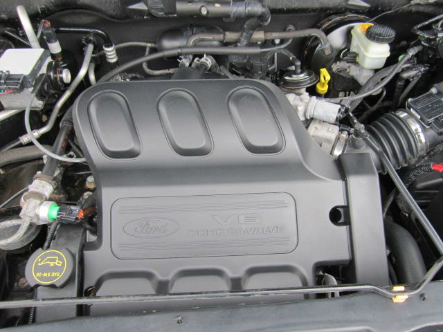 2004 Ford Escape ESi