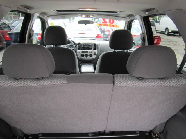 2004 Ford Escape ESi