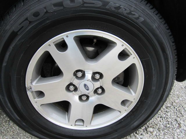 2004 Ford Escape ESi