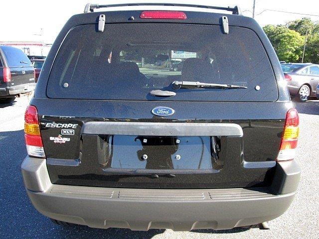 2004 Ford Escape ESi