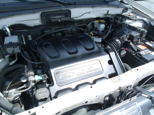 2004 Ford Escape ESi