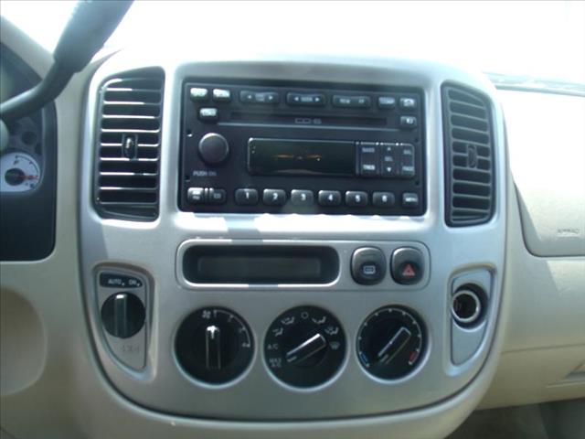 2004 Ford Escape ESi
