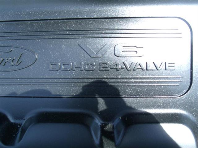 2004 Ford Escape ESi