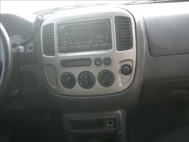 2004 Ford Escape ESi