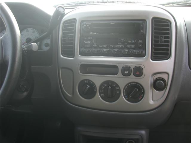 2004 Ford Escape ESi