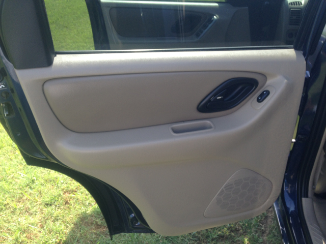 2004 Ford Escape Super